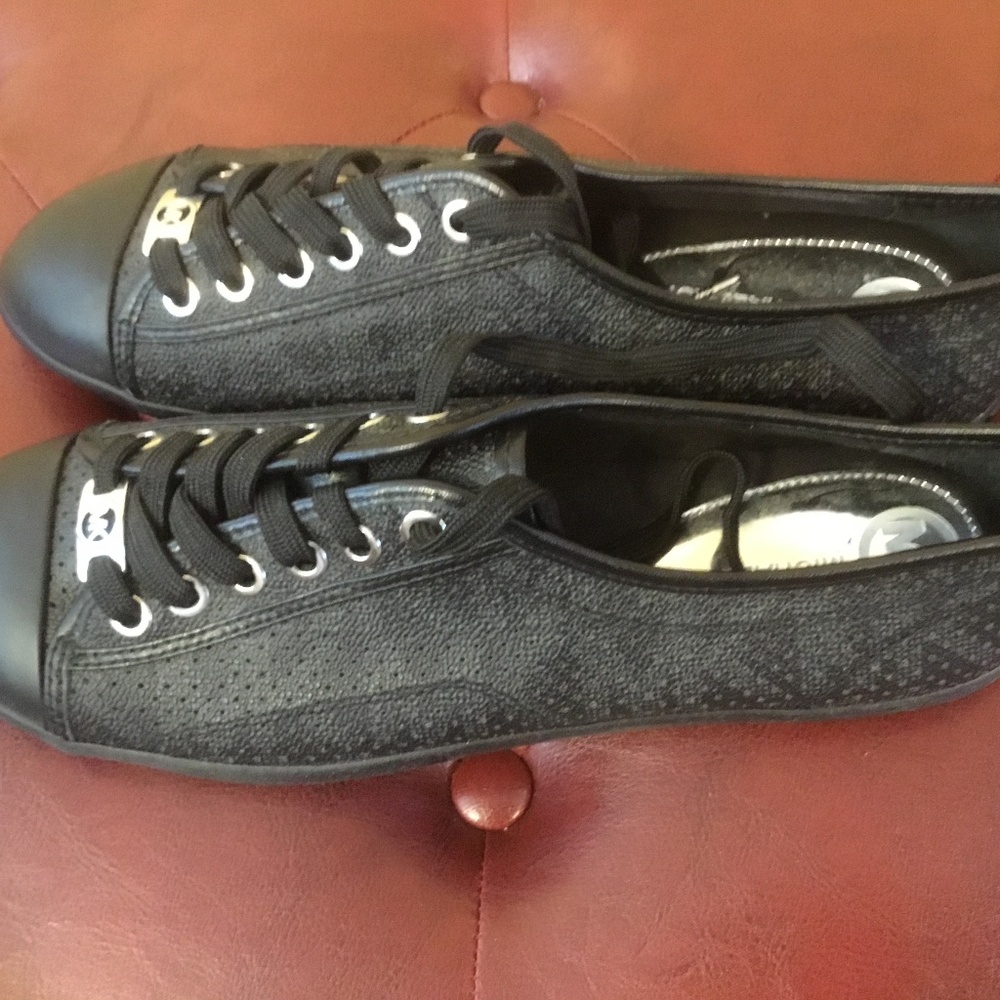 Michael Kors Women’s Size (8 1/2 M) Casual Sneaker - Picture 4 of 5